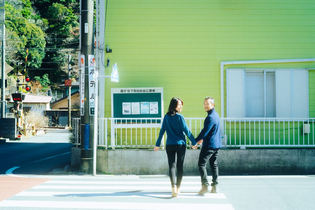 A couple in a local neighbourhood in Kamakura