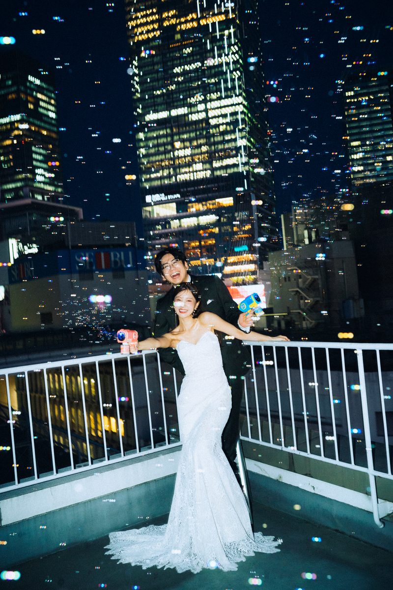 A pre-wedding shoot in the neon night in Tokyo